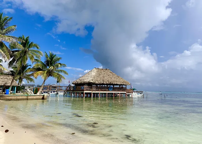 Aqua Vista Beachfront 3*