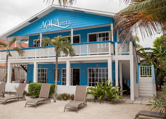 Aqua Vista Beachfront 3*