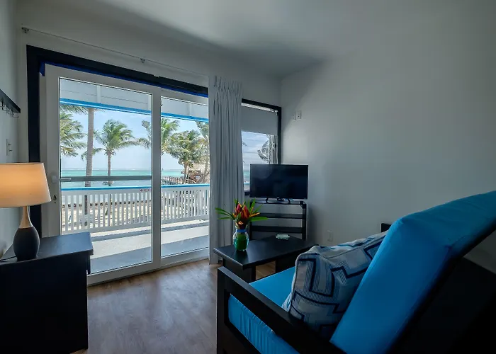 Aqua Vista Beachfront Hotel