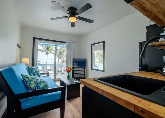 Aqua Vista Beachfront 3*